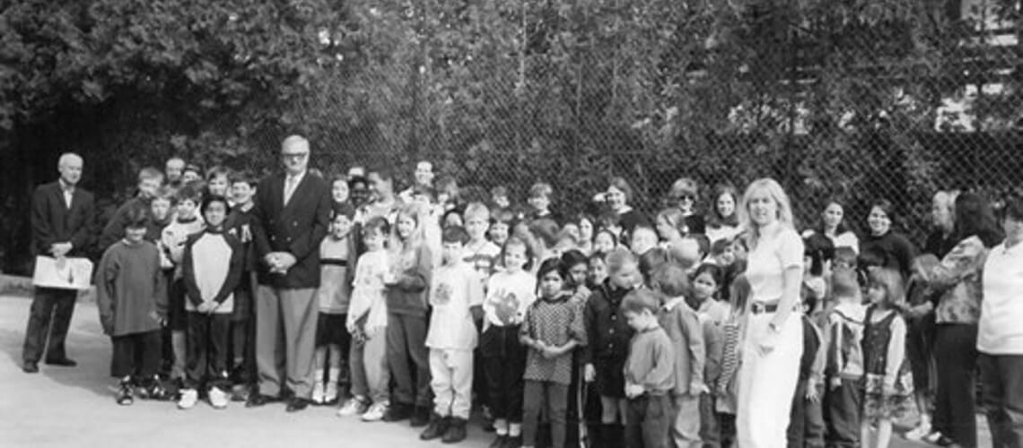 Black and white photo with children and teachers from AISZ founding days
